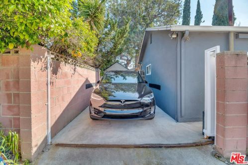 15027 Hartland St, Van Nuys CA  91405-3714 exterior