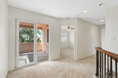 955 Agate St, San Diego CA  92109-1175 exterior