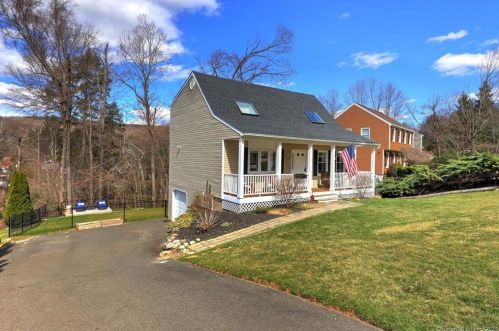 15 Starwood Ln, Beacon Falls, CT 06403-1458