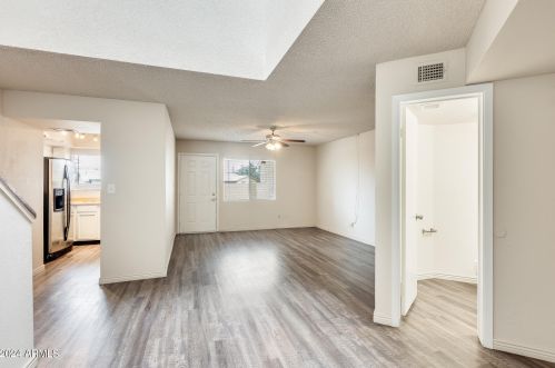4789 New World Dr, Glendale, AZ 85302-5153