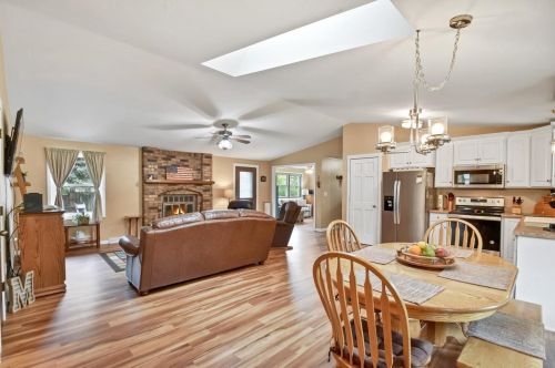 2816 Woodale Ave, Green Bay, WI 54313-7034