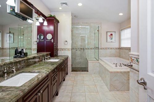 898 North St, White Plains NY  10605-4436 exterior