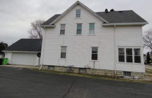 499 Main St, Waupun WI  53963-1828 exterior