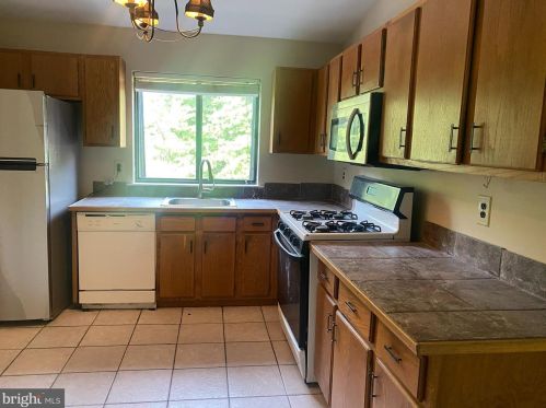 2532 Old Stone Mill Dr, East Windsor NJ  08512-2222 exterior