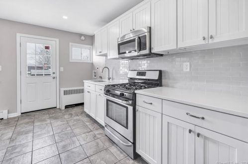 2870 Broadbridge Ave, Stratford CT  06614-2957 exterior