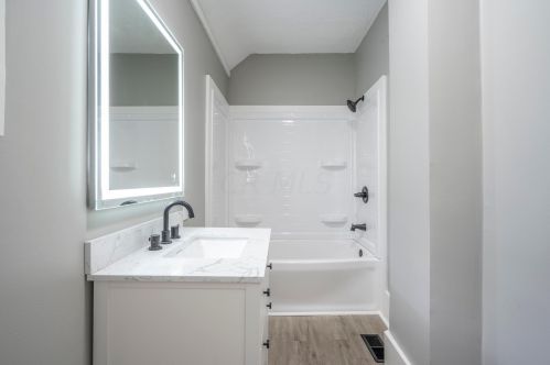 231 Fayette St, Washington Ch OH  43160-1305 exterior