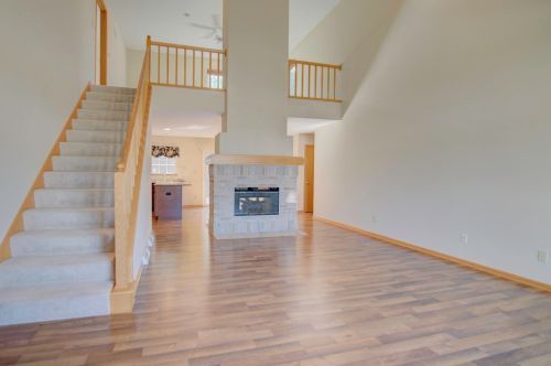 1912 Wexford Ln, Waukesha, WI 53186-1252