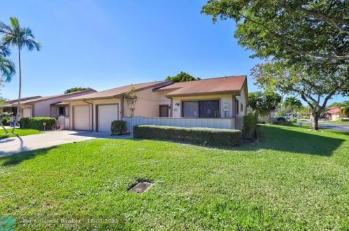 41 Winchmore Ln, Boynton Beach, FL 33426-8105
