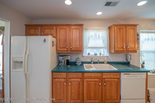 21 Oakmont Rd, Lakewood NJ  08701-5764 exterior