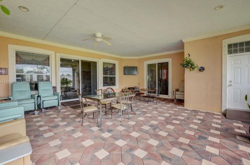 160 Saratoga Ave, Fort Pierce FL  34953-5974 exterior
