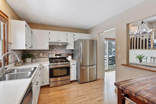7102 38th St, Saint Paul, MN 55128-3320