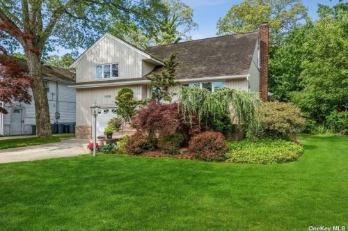 1070 Barbara Ct, North Bellmore, NY 11710-1504