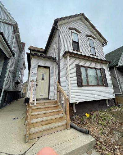 2411 Kinnickinnic Ave, Milwaukee, WI 53207-1684