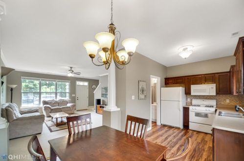 11818 Broadway, Crown Point IN  46307-8877 exterior