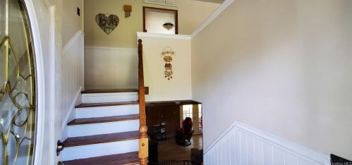 11 Gerry Rd, Poughkeepsie, NY 12603-5614