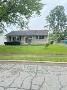 304 Middle Dr, West Jefferson, OH 43162-1316