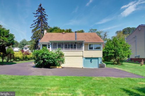 215 Inland Ave, Trenton, NJ 08638-2209