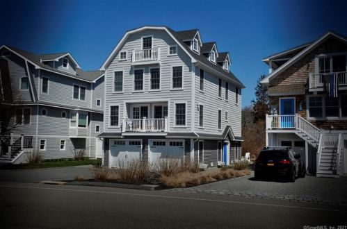 4 Atlantic Ave, Groton, CT 06340-8802