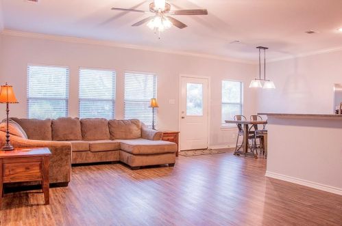 616 Wofford St, Athens, TX 75751-2157