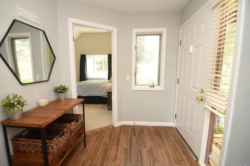 1210 Eagle Bay Dr, Crotonville NY  10562-2355 exterior