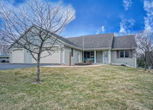 504 Lapham St, Oconomowoc, WI 53066-3952
