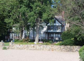 257 Ocean Dr, Stamford, CT 06902-8219