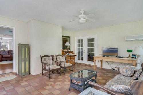 935 Versailles Cir, Maitland FL  32751-4565 exterior