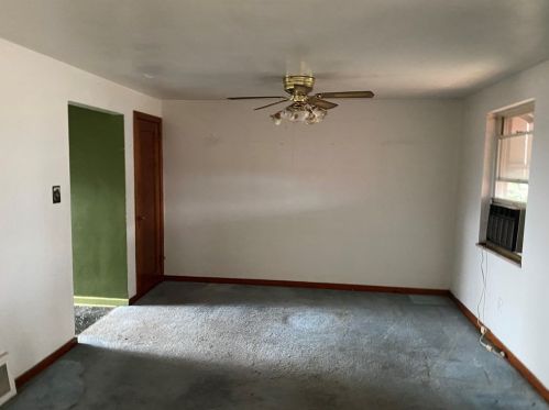 423 Wilson Dr, Pittsburgh, PA 15235-1741
