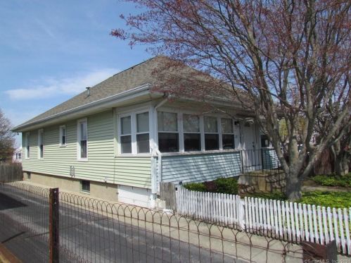 32 Denison Ave, Groton CT  06340-4415 exterior