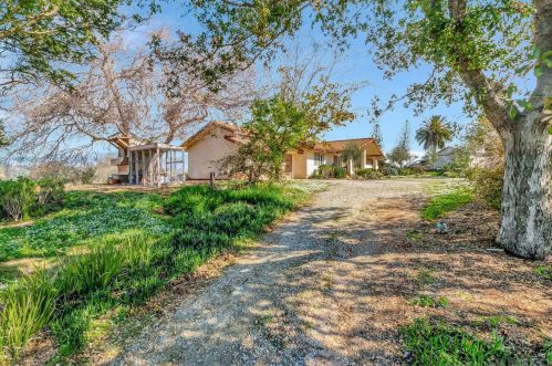 30643 Rolling Hl Dr, Valley Center CA 92082-3350 exterior