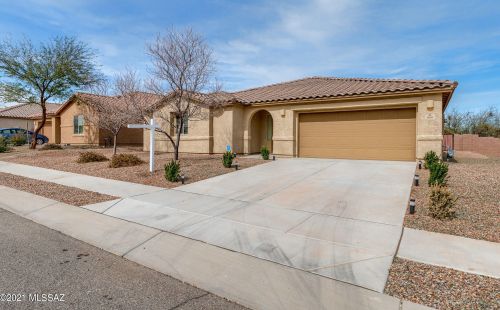 880 Placita Pozanco, Green Valley, AZ 85614-3807