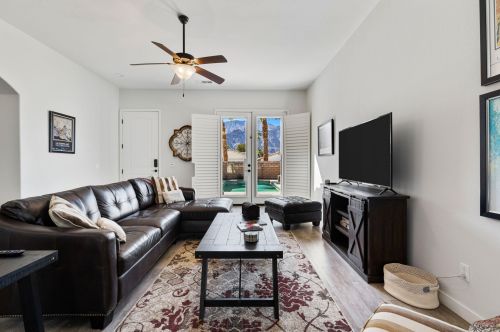 52090 Avenida Mendoza, La Quinta CA  92253-3296 exterior
