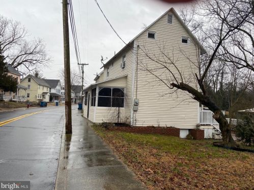 308 6th St, Laurel, DE 19956-1556