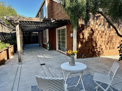 2647 Lago Oaks Dr, Santa Rosa CA  95405-9100 exterior