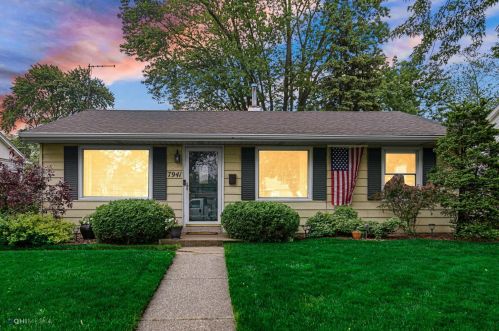 7941 Delmar Ave, Hammond, IN 46324-3334
