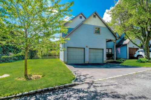 13 Adams Ct, Muttontown, NY 11771-2807