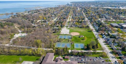 1438 10th St, Manitowoc WI  54220-5700 exterior