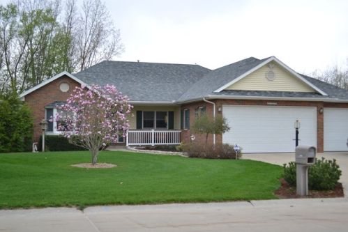 319 Fairview Dr, Goshen, IN 46528-8805