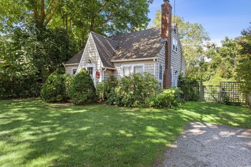 61 Mcguirk St, East Hampton, NY 11937-2223