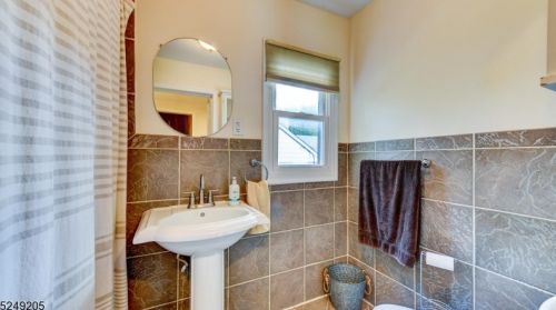 12 Hickory St, Cranford NJ  07016-3045 exterior