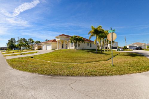 6454 Faye St, Fort Pierce, FL 34986-3757
