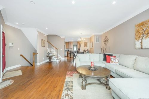 80 Old Boston Post Rd, New Rochelle, NY 10801-5358