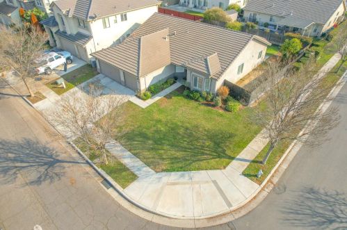 679 Apricot Ct, Los Banos CA  93635-9691 exterior