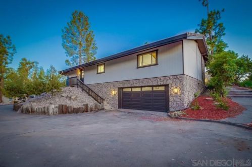 2502 Singing Vista Way, El Cajon CA  92019-2740 exterior