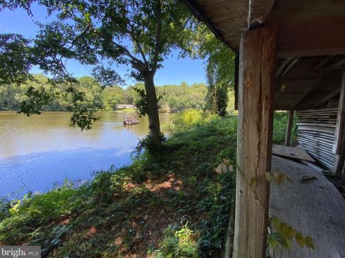 213 Shore Dr, Dover DE  19901-5740 exterior