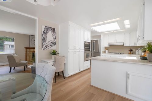 18327 Joseph Dr, Hayward CA  94546-2203 exterior