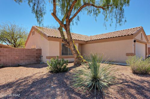 2543 Southern Star Dr, Tucson, AZ 85713-1107