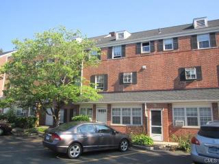 1856 Summer St, Stamford, CT 06905-5015