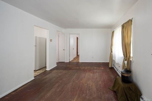 117 Fulton Ave, Manor Park, NY 11950-1809