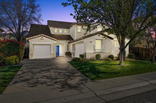 8686 Blue Maiden Way, Elk Grove, CA 95624-3898